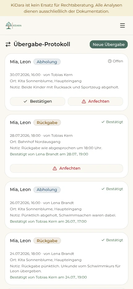 Übergabe-Protokoll auf dem Handy: vier Einträge als Abholung oder Rückgabe, jeweils mit Uhrzeit, Ort, Notiz und dem Vermerk, wer die Übergabe wann bestätigt hat. Der oberste Eintrag ist noch offen und bietet „Bestätigen“ und „Anfechten“ an.
